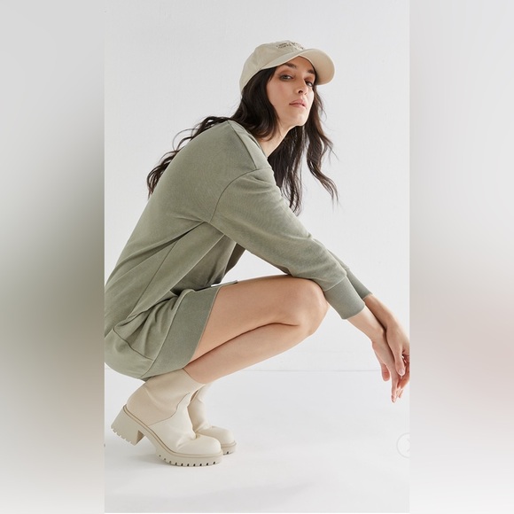 New Francesca’s Diamond Wash Shift Olive Green Shift Dress - Picture 5 of 6